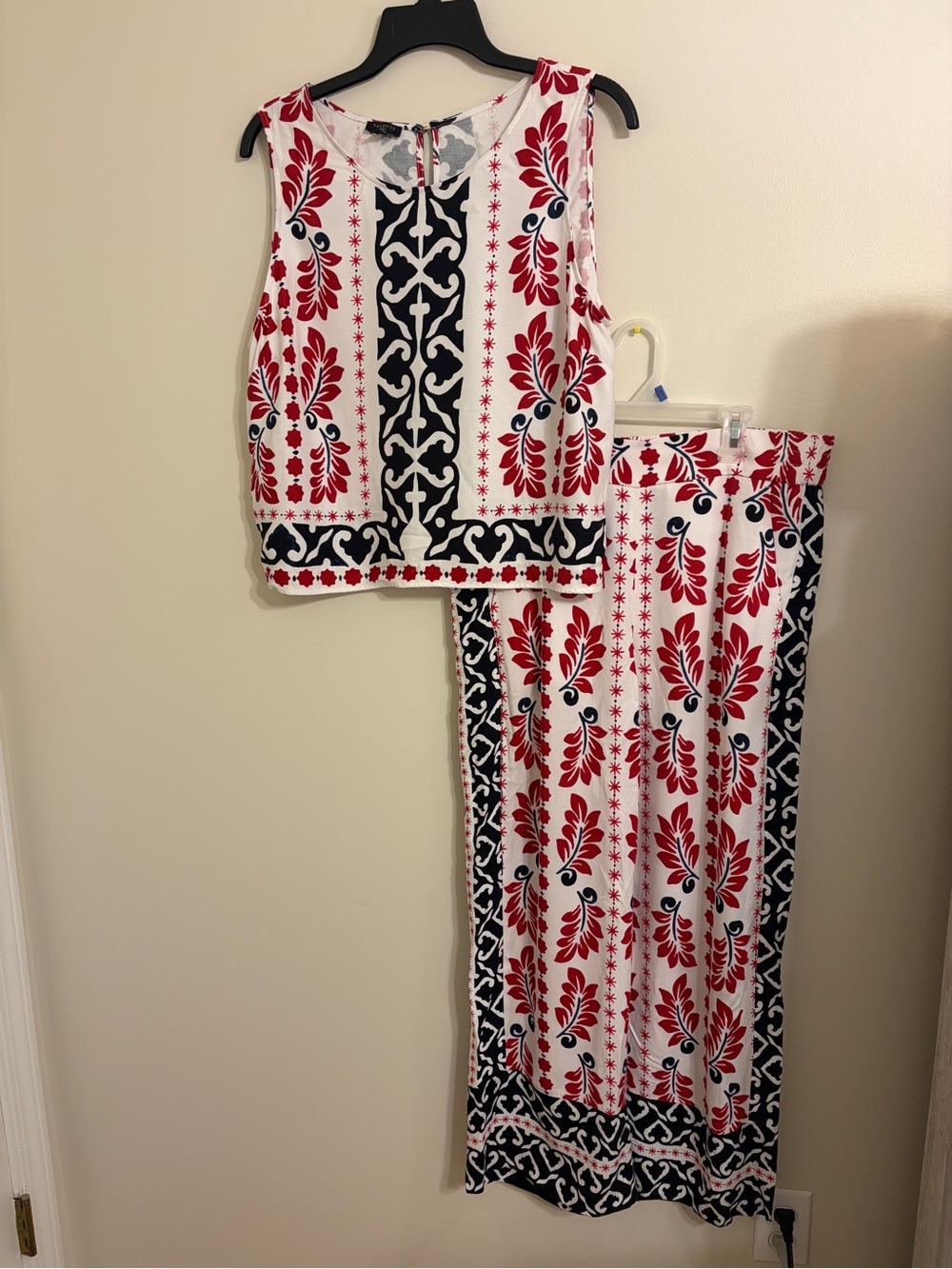 Talbots | Women’s Red/White/Black Geometric Palm Set -size L petite